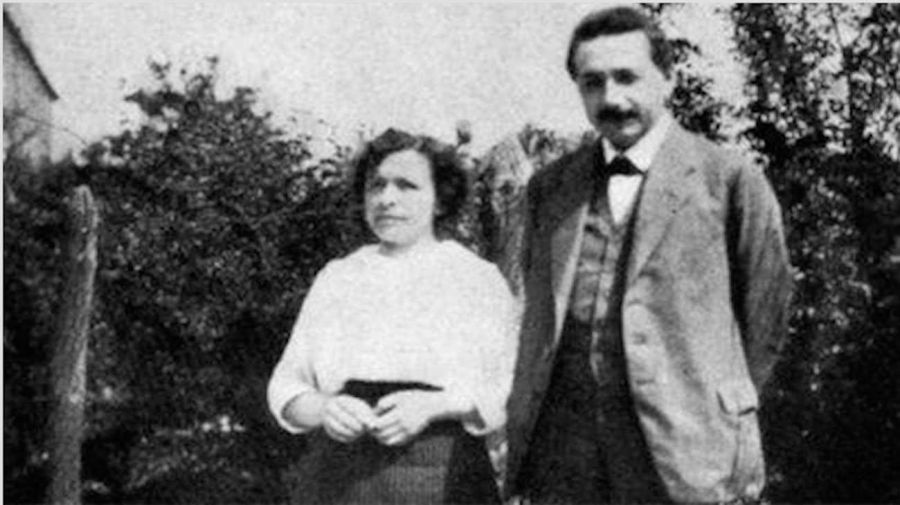 Albert Einstein y su primera esposa, Mileva Marić. Para algunos, fue coautora de la Teoría de la Relatividad.