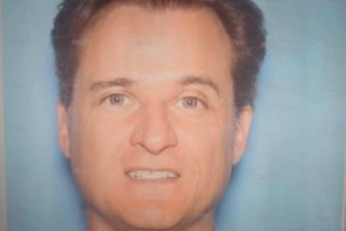 Doctor accused of trying to murder his wife with rock on Hawaii hiking