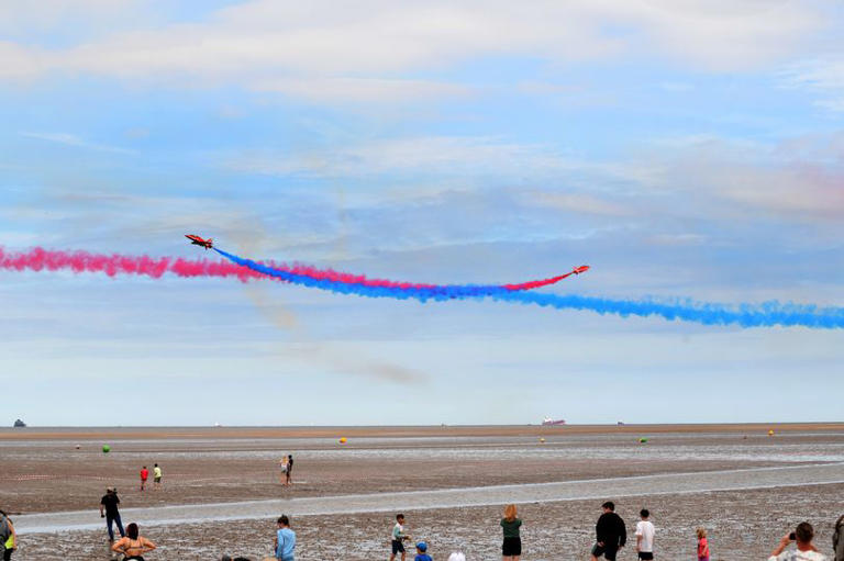 red-arrows-2025-display-schedule-includes-cleethorpes-armed-forces-weekend