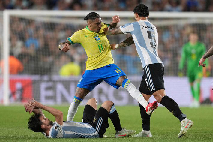 Brasil foi massacrado pela Argentina em Buenos Aires. Foto: Natacha Pisarenko/AP
