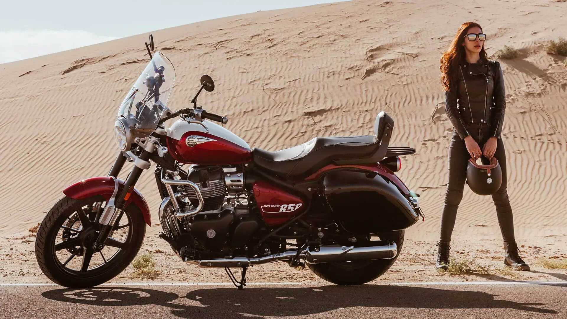 Super Meteor 650 Celestial Red Hero