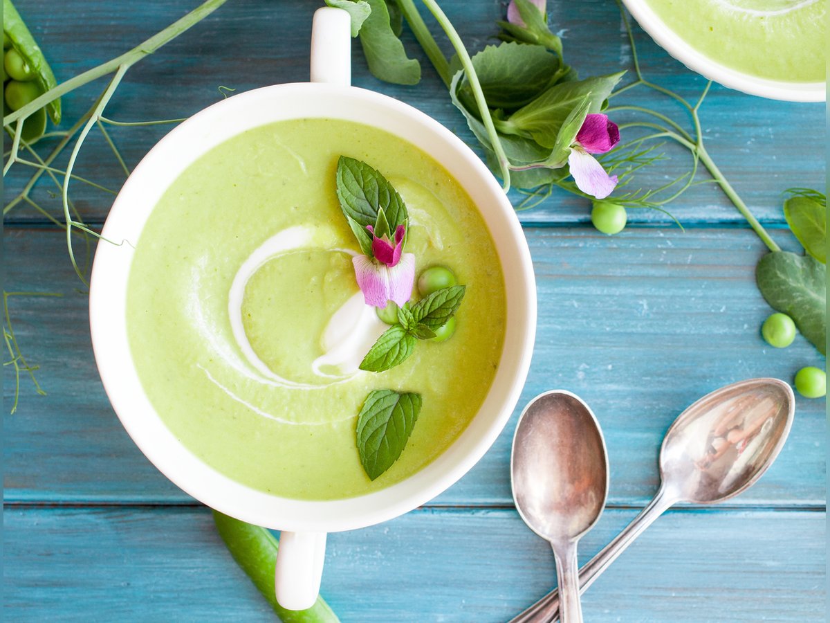 Leicht und lecker: Cremige Lauchsuppe mit Erbsen