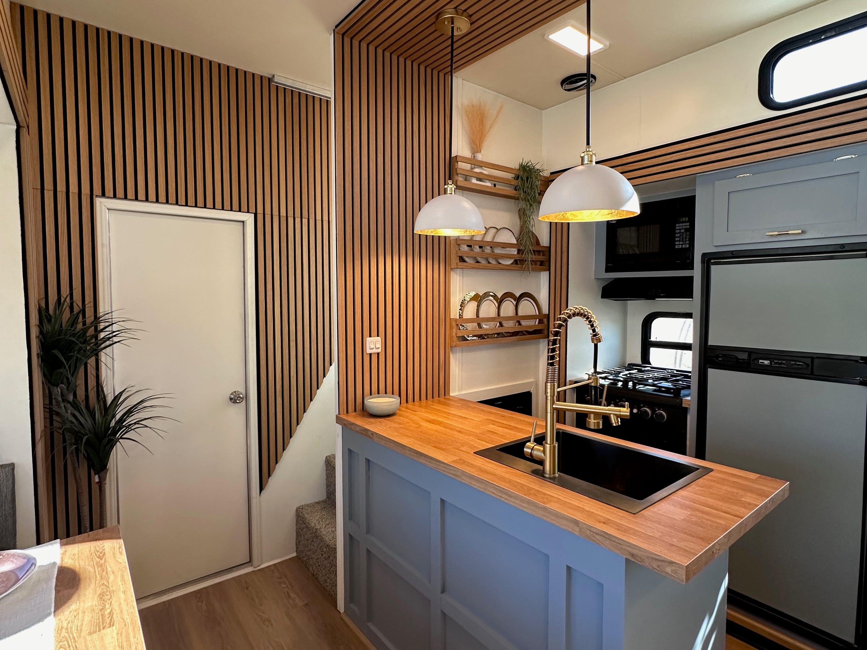 Couple Turns RV Renovation Side Hustle Into Success, Now Expanding to Apartments 3 AA1BHB4O
