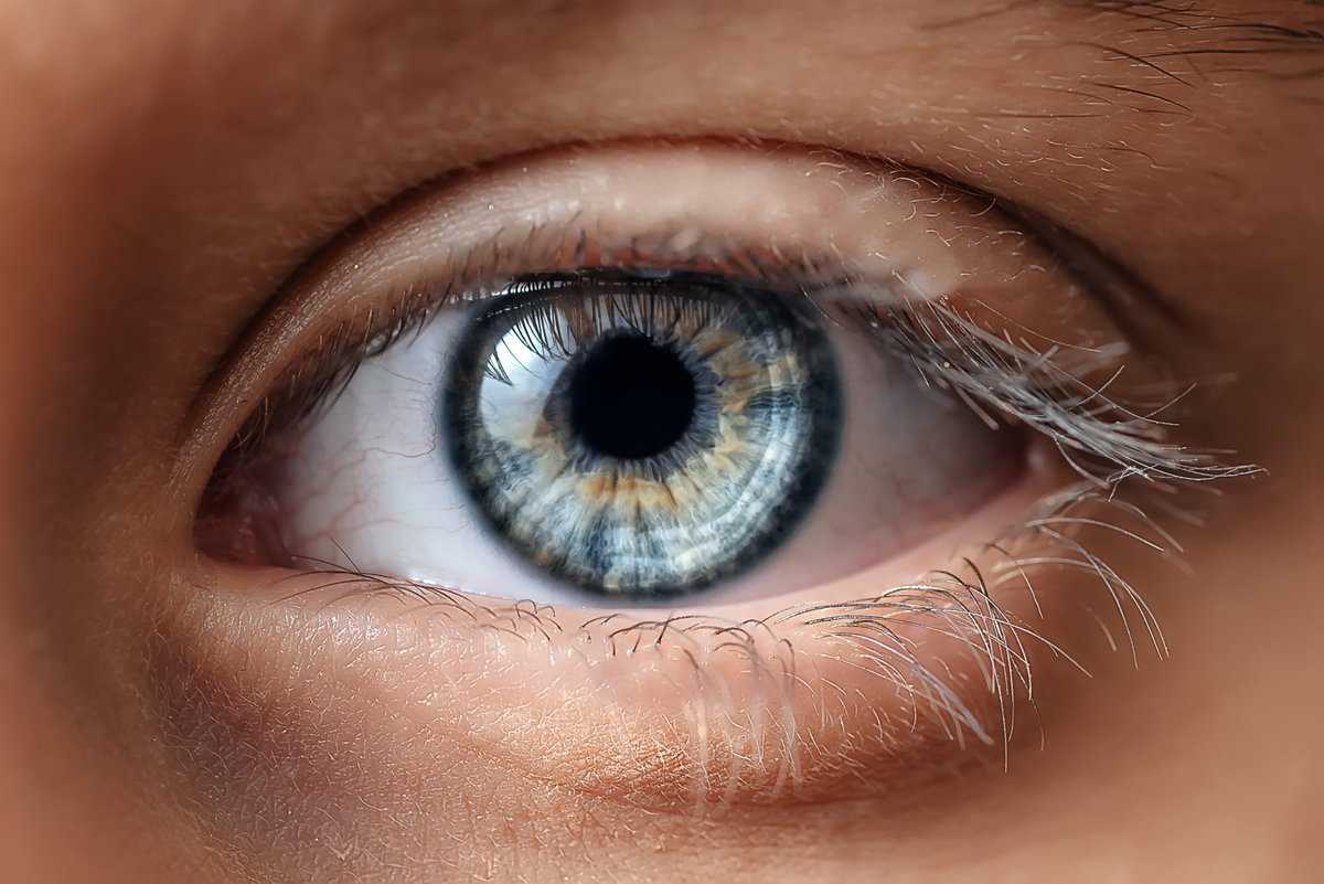 What color of eyes do earth angels have?