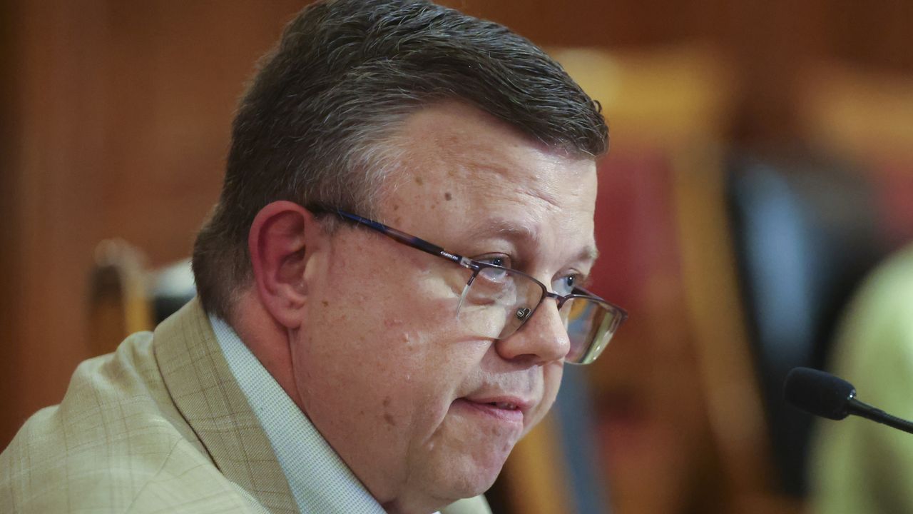 Politician caught in brothel scandal won't resign