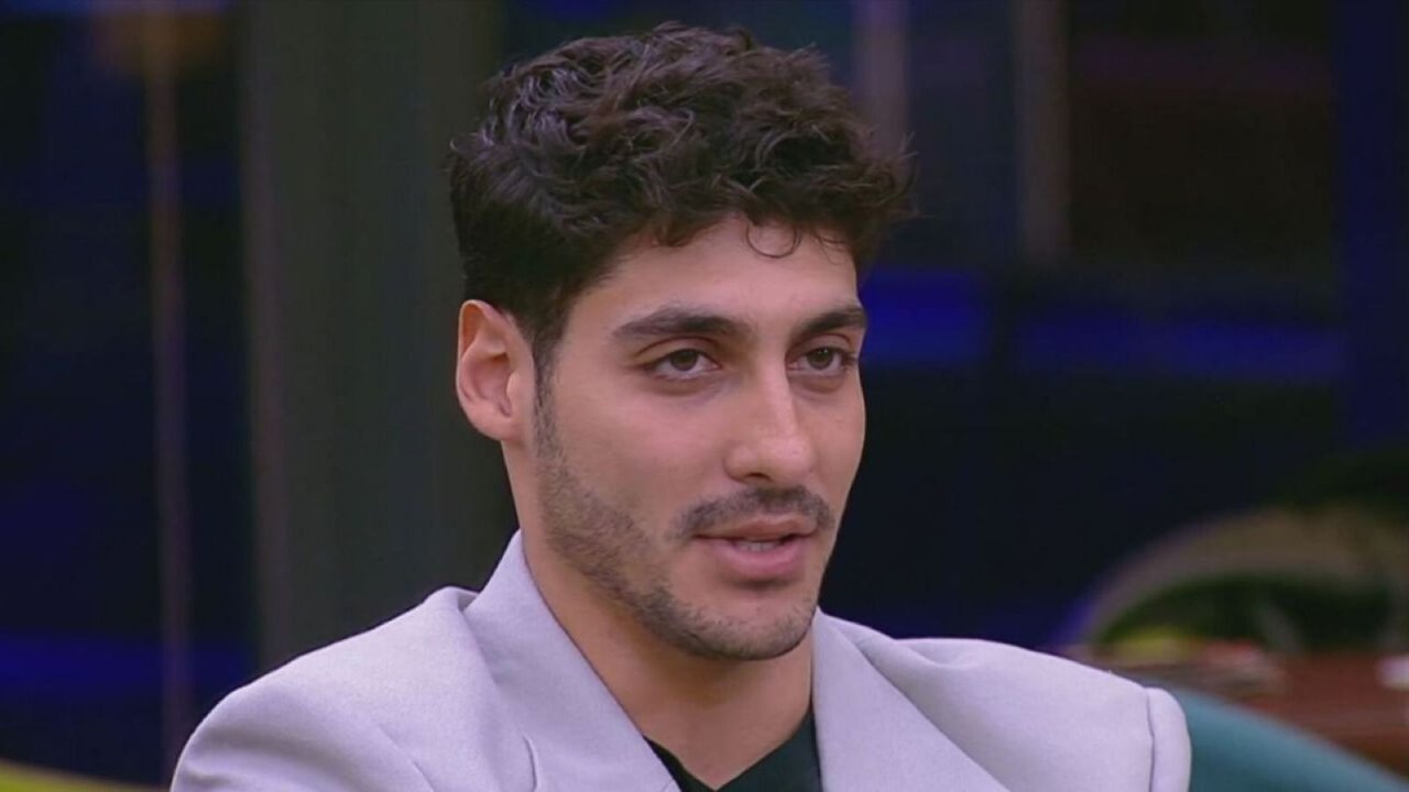 Grande Fratello, Javier Martinez segue la diretta e risponde a Helena  Prestes su Instagram: "Non vedo l'ora"