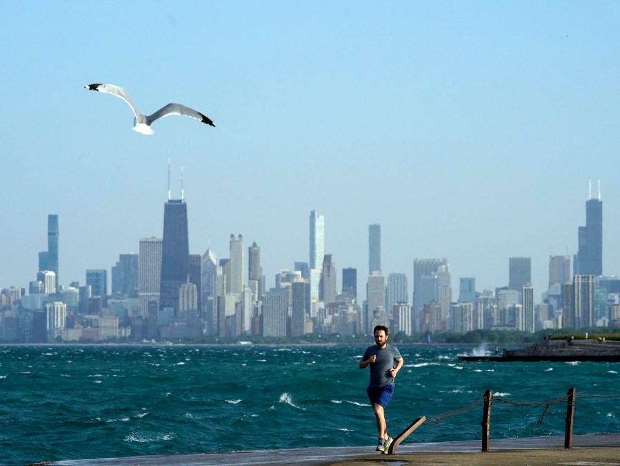 Tuesday forecast: Another day of mild temps in Chicagoland before cold ...