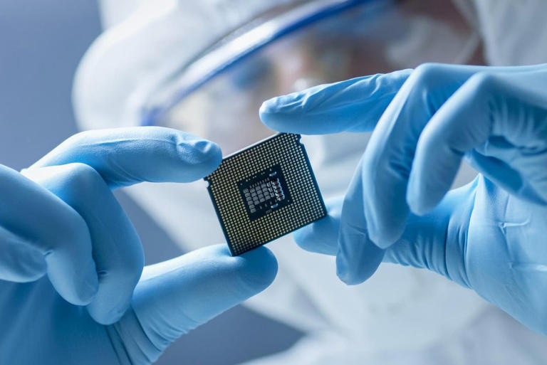 Demanda industrial de plata alcanza récord de 680.5 millones de onzas en  2024