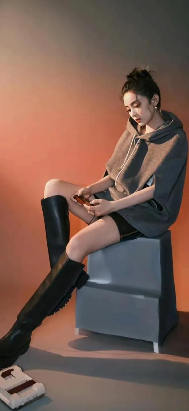 古力娜扎颜值封神，笑容治愈全网，身材曼妙演技在线成荧幕宠儿