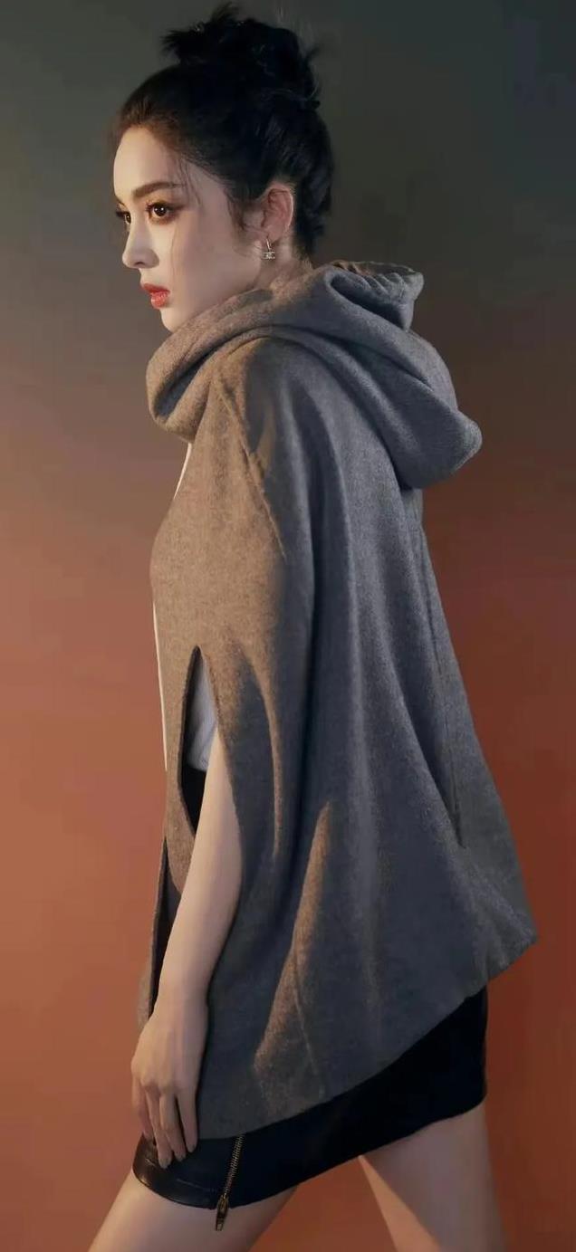 古力娜扎颜值封神，笑容治愈全网，身材曼妙演技在线成荧幕宠儿