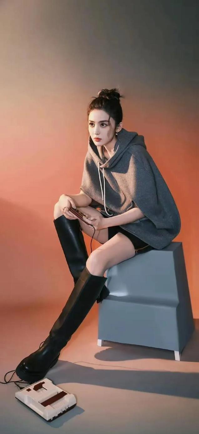  古力娜扎颜值封神，笑容治愈全网，身材曼妙演技在线成荧幕宠儿 