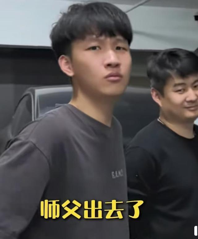 ������12��Ů���������ѣ���һ���������裬���赸��ӣ�����ͻ��