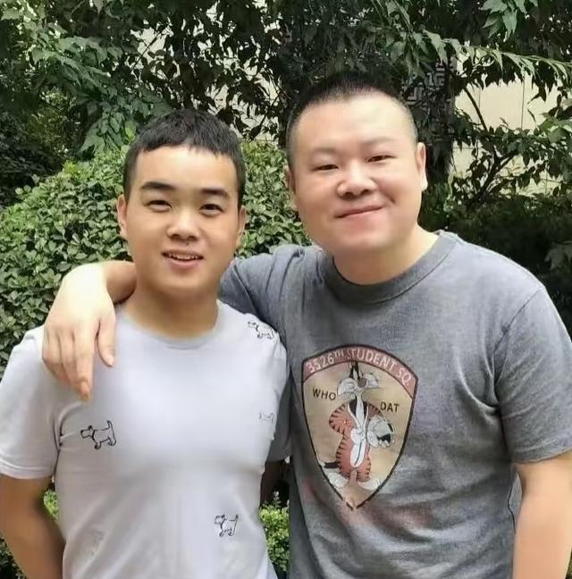 ������12��Ů���������ѣ���һ���������裬���赸��ӣ�����ͻ��