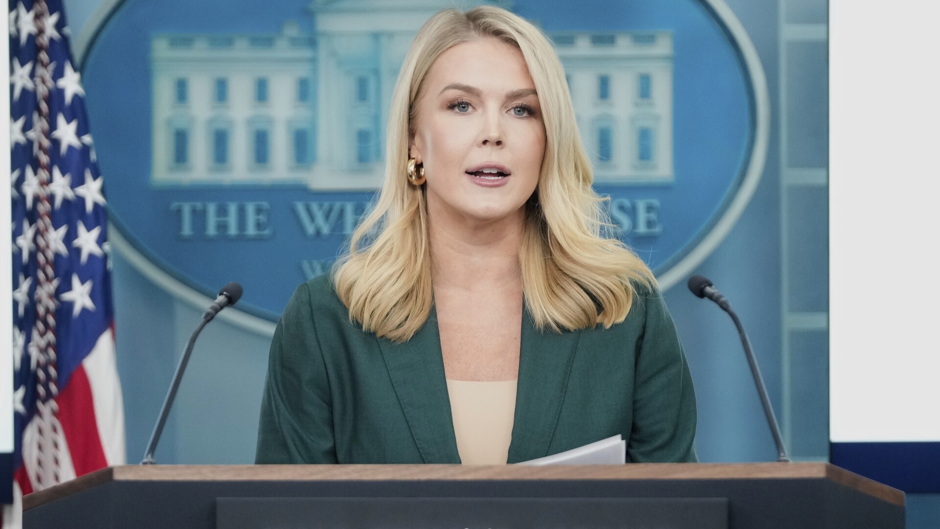 Karoline Leavitt ‘beautifully’ handles leaked group chat story