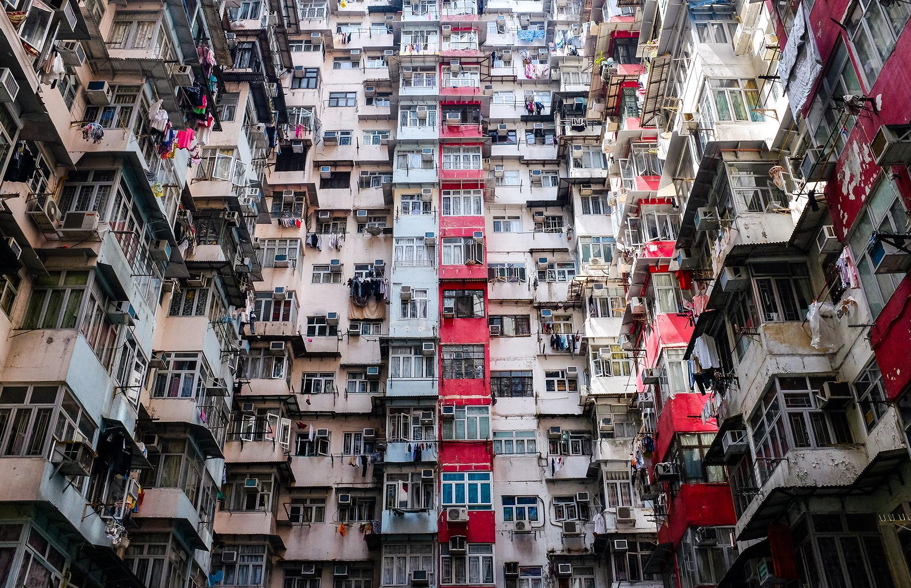 Horrifying Photos Show Life Inside Hong Kong's Infamous 'Coffin Homes'