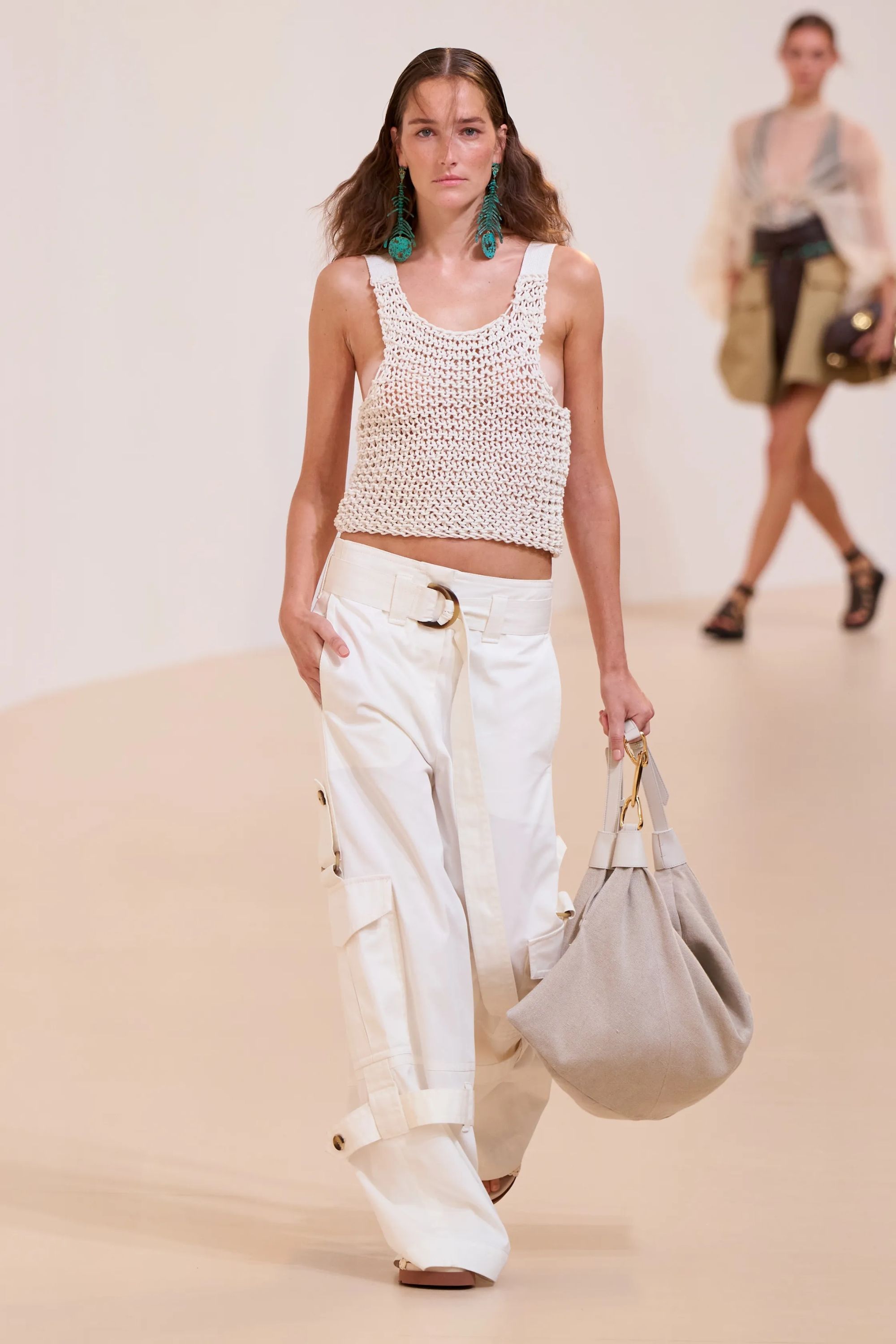 Pantalones a la cadera de Zimmermann, Primavera-Verano 2025.