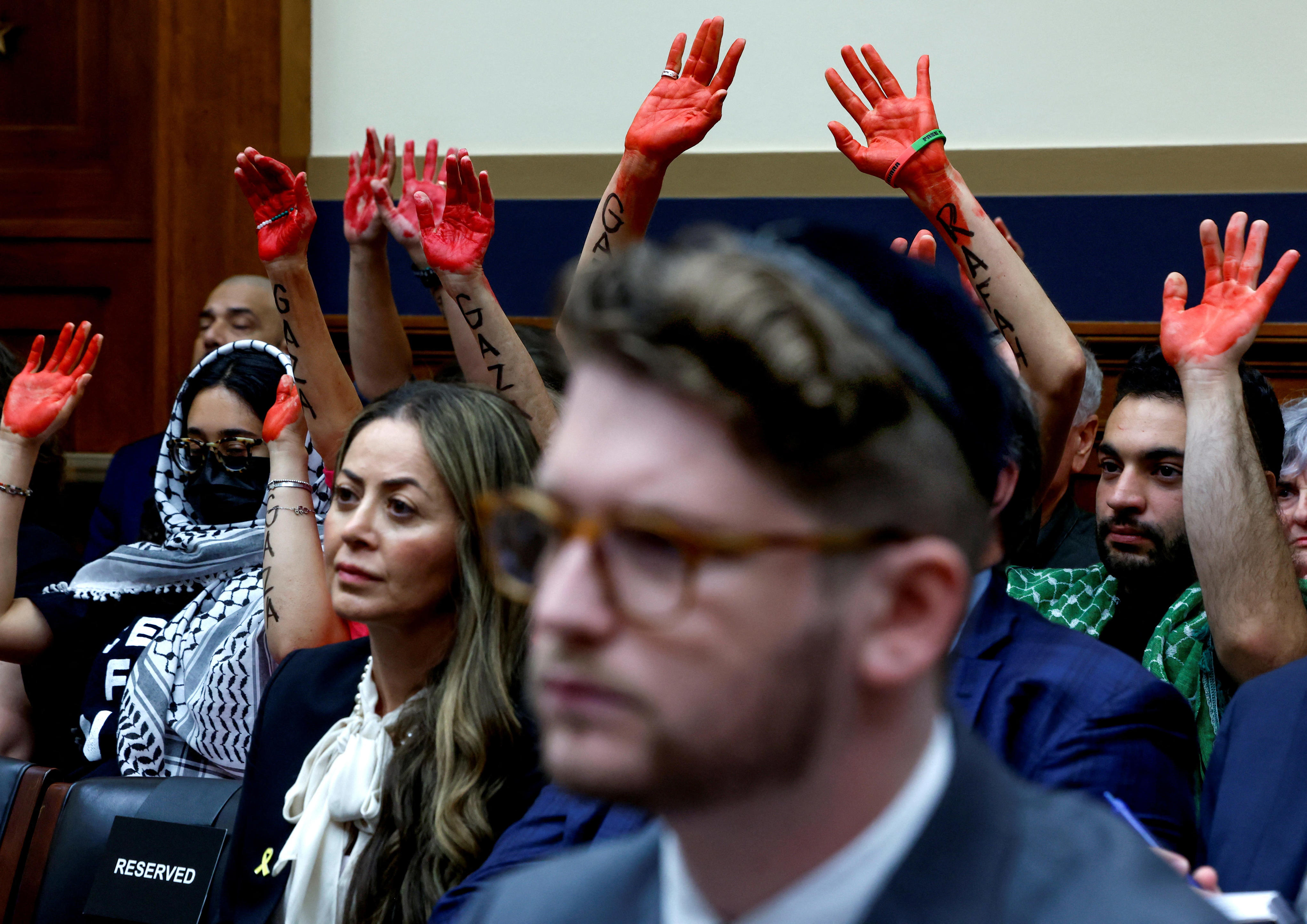 Un profesor de Harvard acepta abandonar el país tras su arresto por posesión de una pistola de perdigones