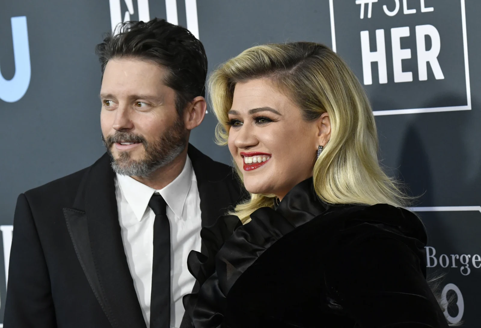 Kelly Clarkson Admits ‘There’s a Lot I Keep In’ While CoParenting With