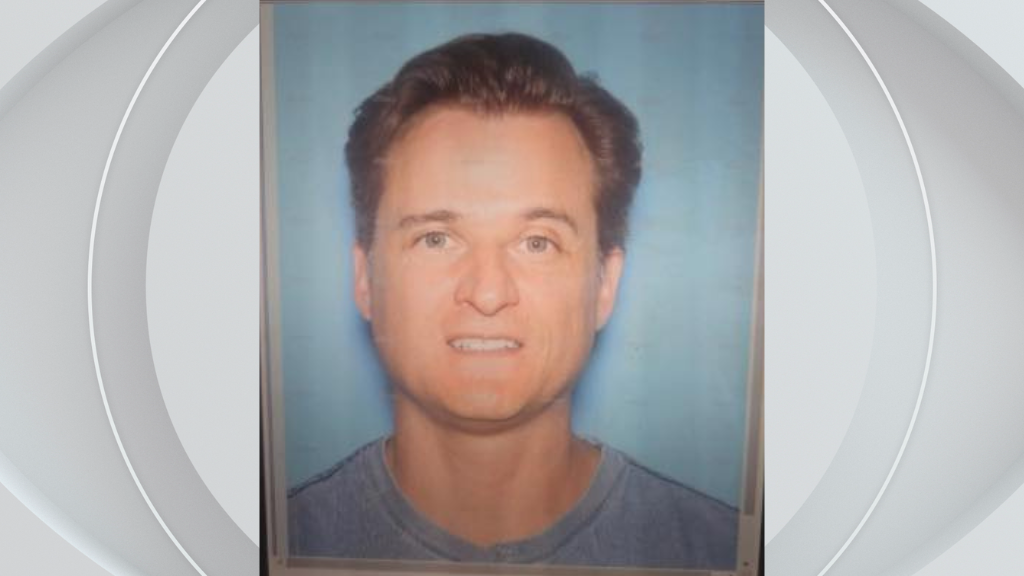 Former UPMC doctor accused of trying to push his wife off Hawaii hiking