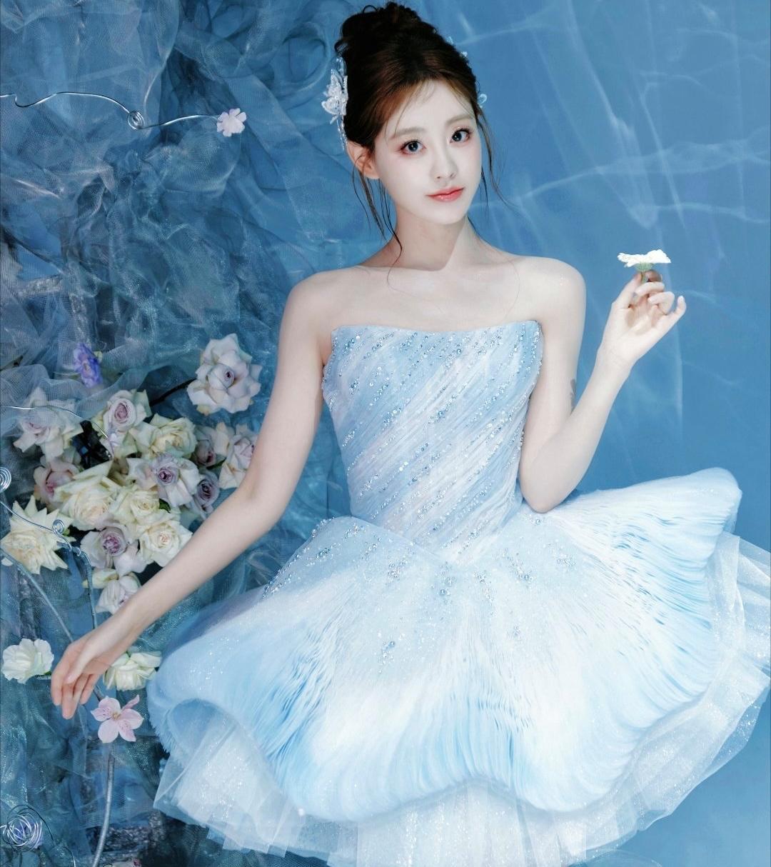 祝绪丹对侯佩岑贴脸开大两次提起周杰伦，网友：想要热度了