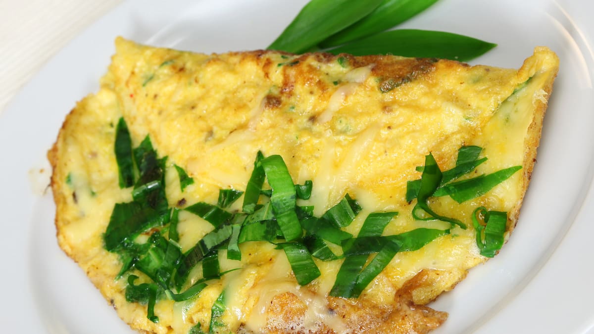 Frühlingsküche: Bärlauch-Omelett mit Zucchini und Tomaten