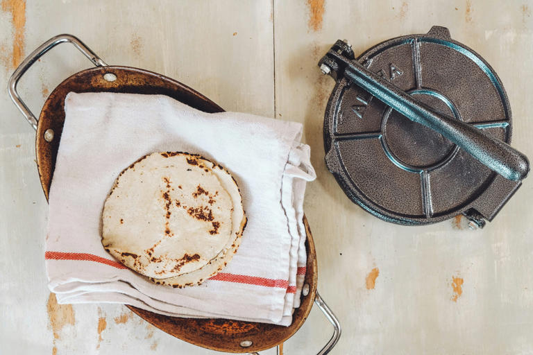 Las tortillas de maíz nixtamalizado aportan calcio. Foto: Unsplash