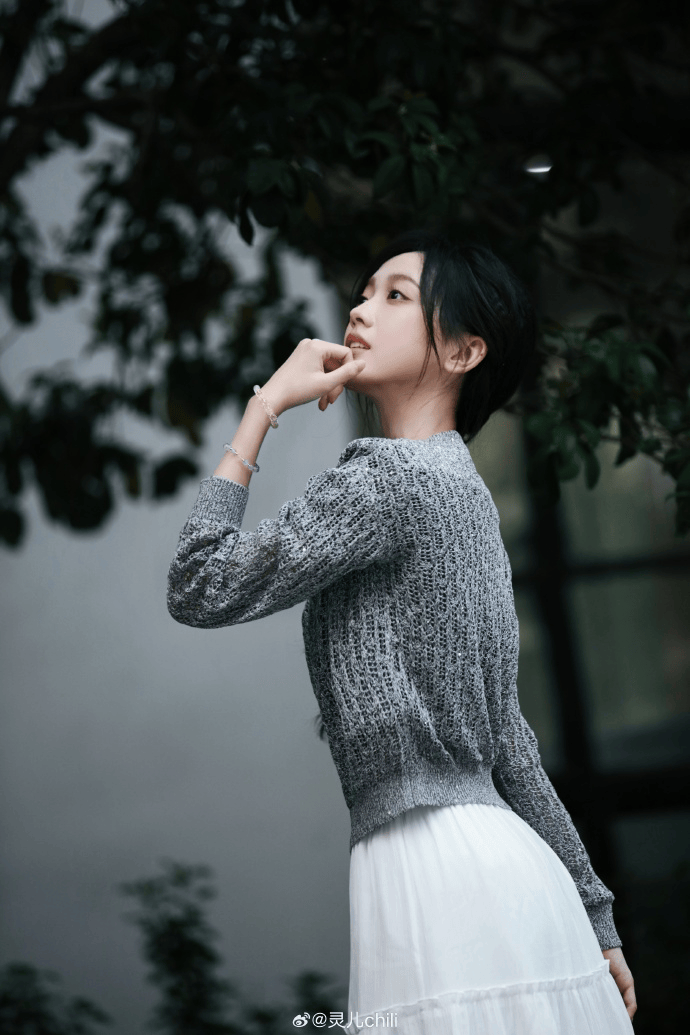 灵儿发布写真：是心动呀！