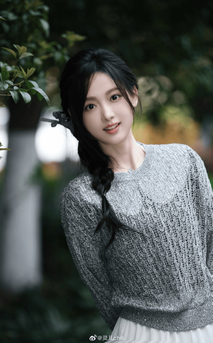 灵儿发布写真：是心动呀！