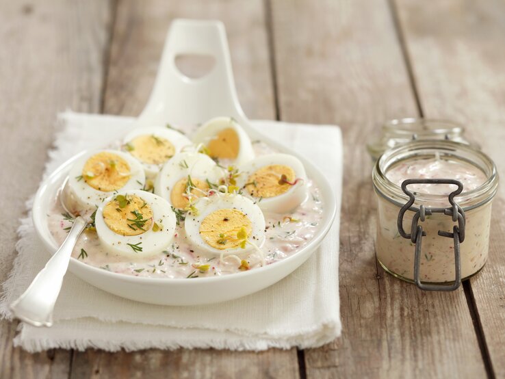 Gekochte Eier in Meerrettichsoße: Rezept zu Ostern