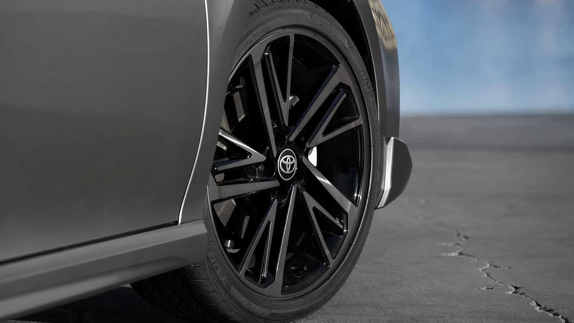 2025 Toyota Camry Hybrid XSE wheel