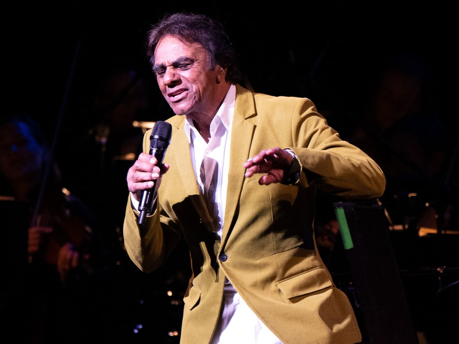 Johnny Mathis, 89, announces retirement due to ‘memory issues’ ahead of ...