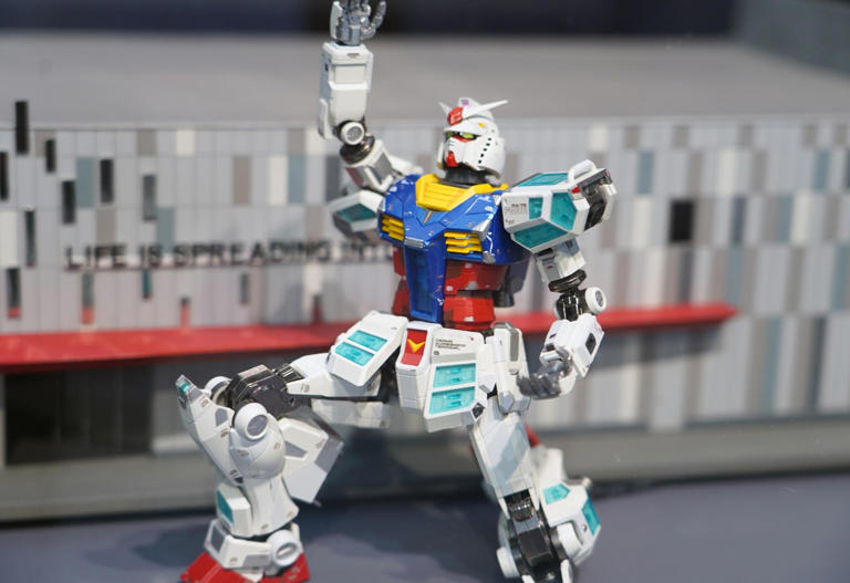 万博限定モデル　超合金仕様ガンダム ガンダム＞万博ガンダムの超合金 プレバンで4次抽選販売 リアル