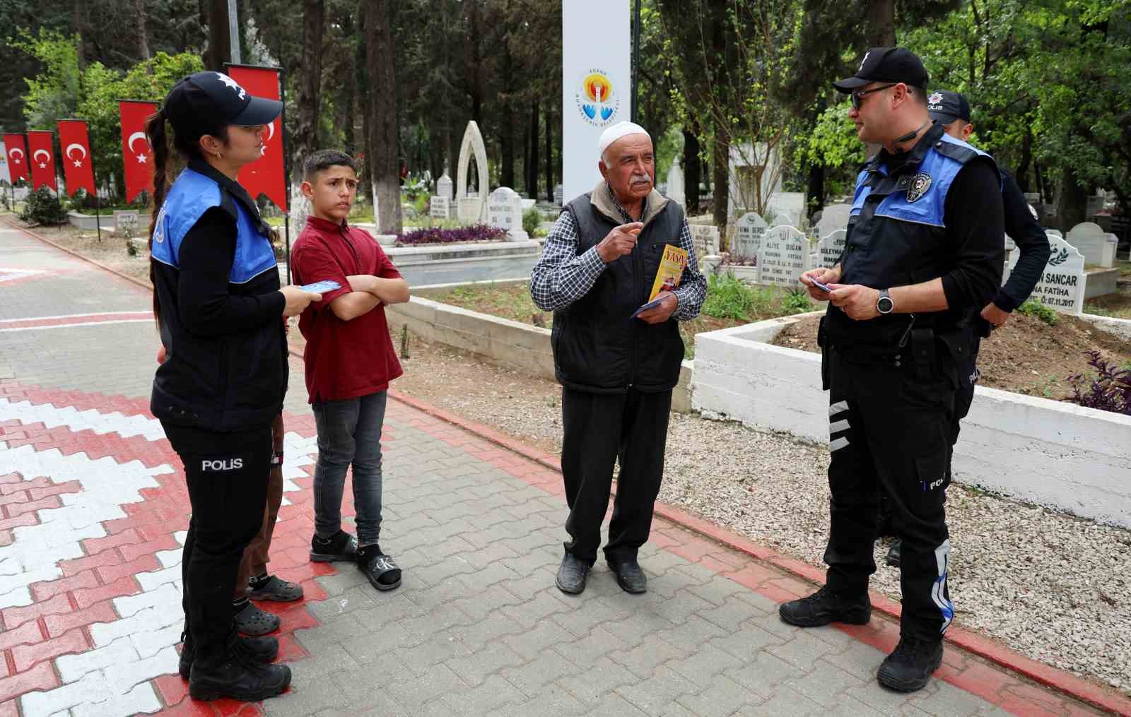Polisten mezarlıkta 'sahte hoca' avı