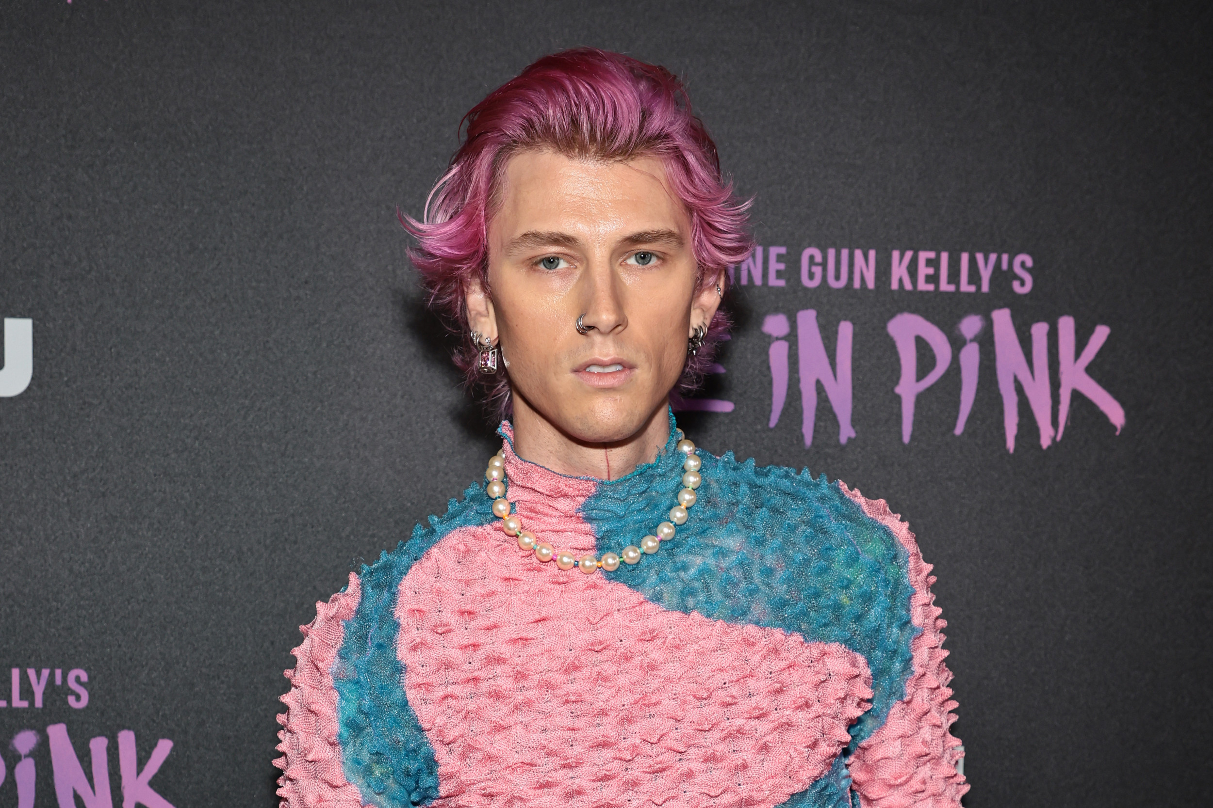 Machine Gun Kelly hace atrevidas acusaciones sobre el ex de Megan Fox