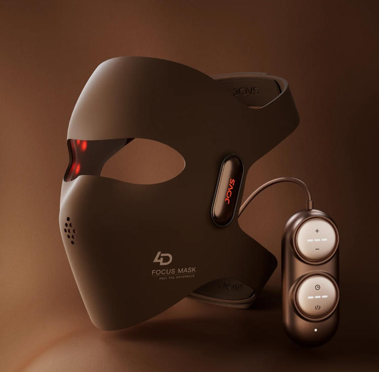 Jennifer Aniston's scary looking face mask is 6x more powerful than LED