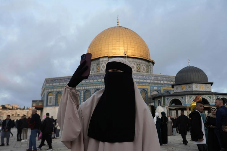 What is Eid al-Fitr and how to wish someone a 'Happy Eid'