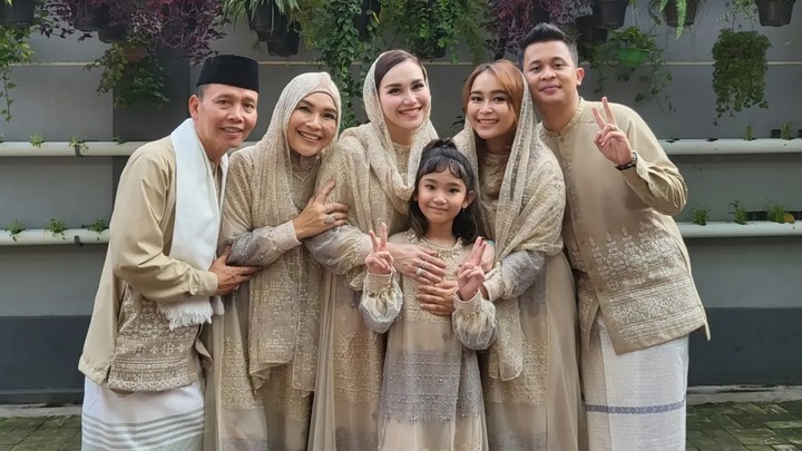 Kenangan Ibu Bapa dalam Karierku: Ayu Ting Ting - Tanpa Mereka, Tidak Ada Aku Sekarang