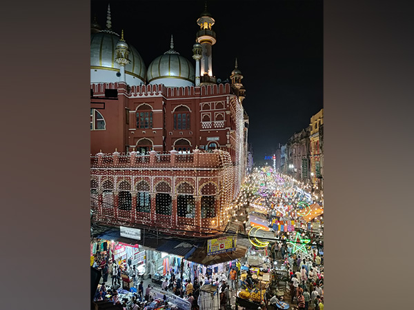 Eid Festivities Kick Off: Markets Thrive in Kolkata, Hyderabad, and Patna