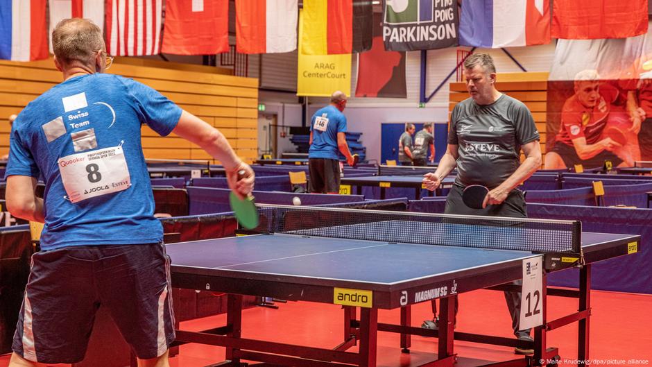 Tischtennis gilt als gute Therapie gegen die fortschreitende Bewegungsverarmung bei Parkinson