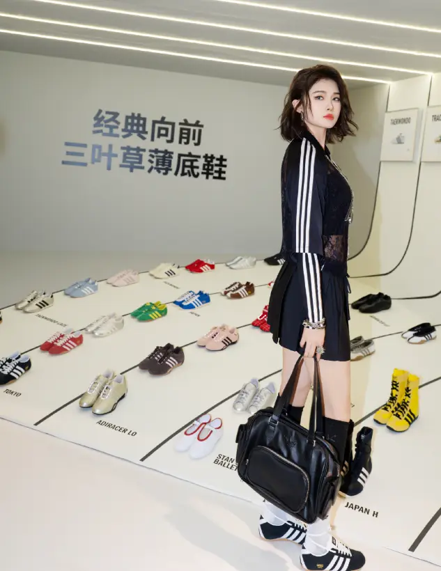 美腿女王范儿！吴艳妮又晒美图 网友：P过头了还是喜欢赛场上的妮