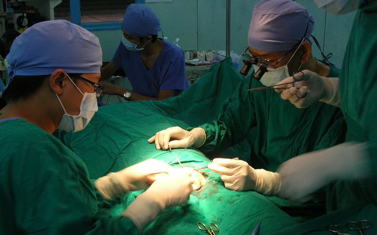 Mắc ung thư tinh hoàn có đồng nghĩa với mất tinh hoàn?