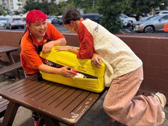 仲里依紗＆親友ぺえがハワイでドカ買い！