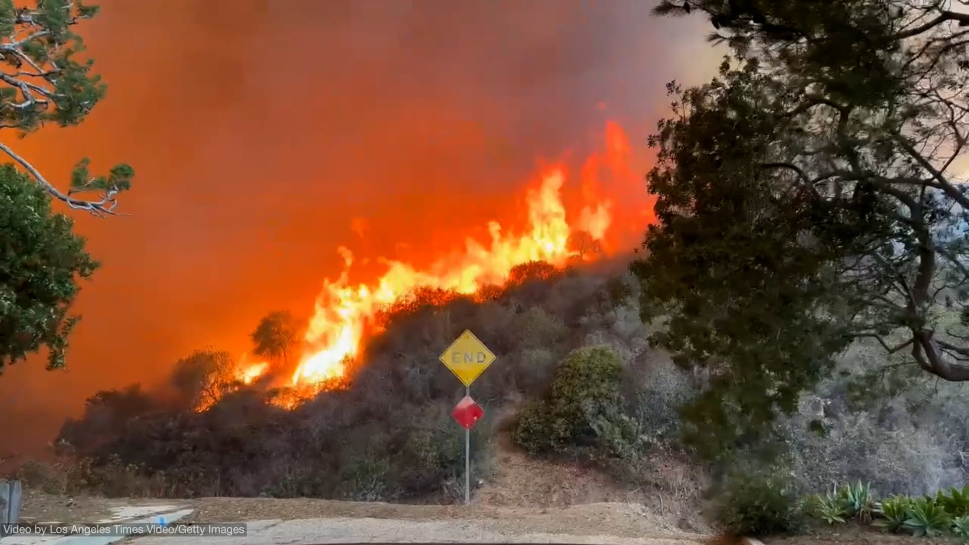 Waldbrände in L.A. Palisades per Drohne erfasst