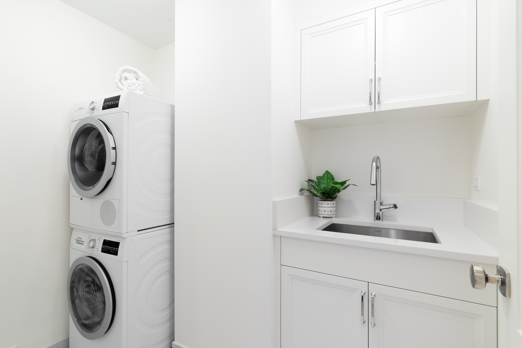 Ideas for a compact laundry setup that flows