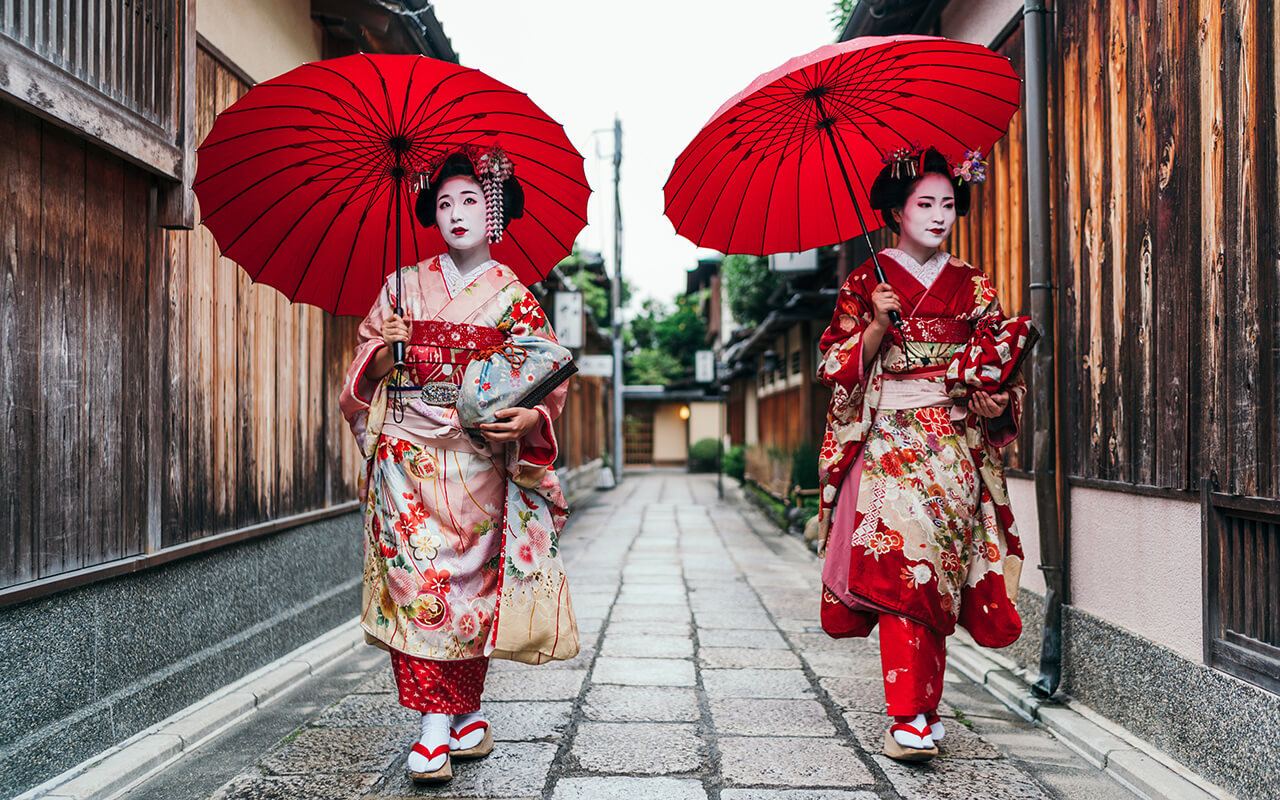 20 forgotten traditions you can still witness worldwide