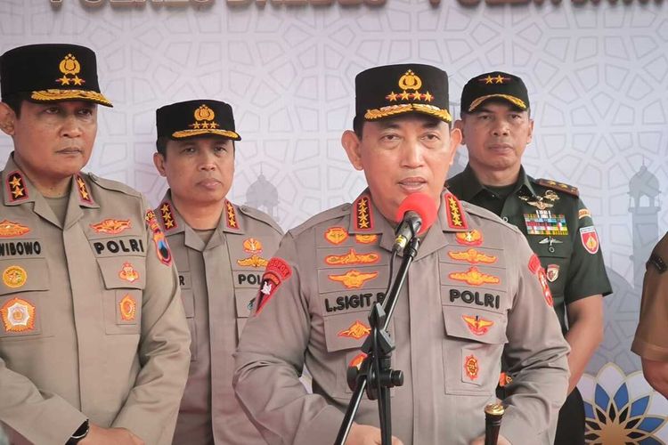 Kapolri Jenderal Pol. Listyo Sigit Prabowo meninjau langsung Posko Terpadu Pejagan, Kabupaten Brebes, pada Rabu (19/3/2025).