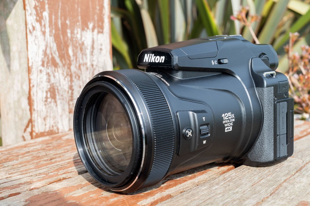 Can a bridge camera EVER beat a good zoom lens on a DSLR camera?
