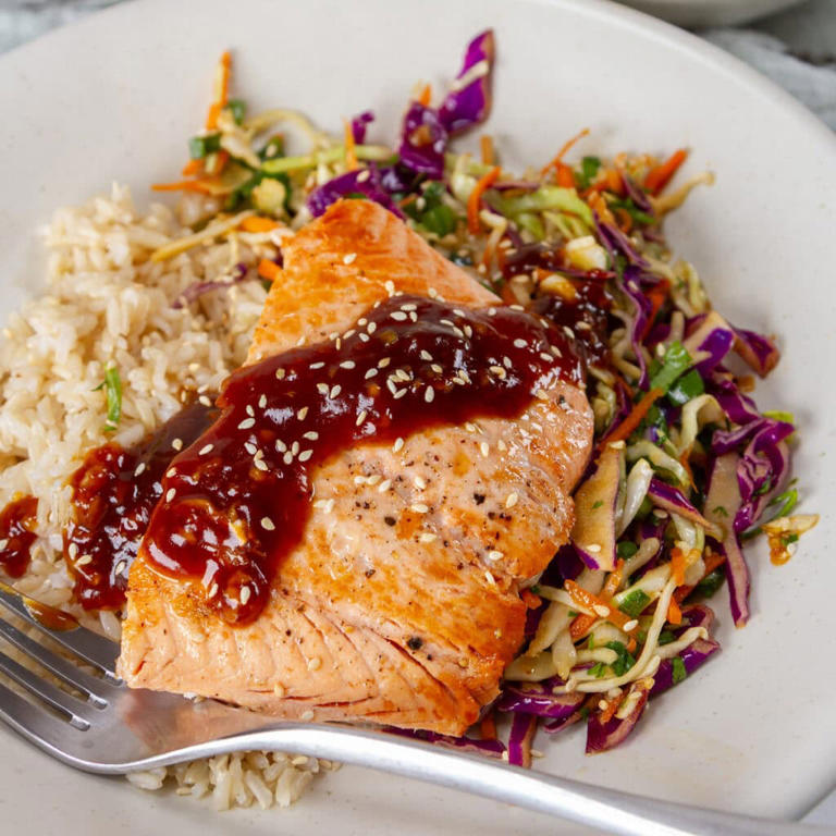 Teriyaki salmon bowl