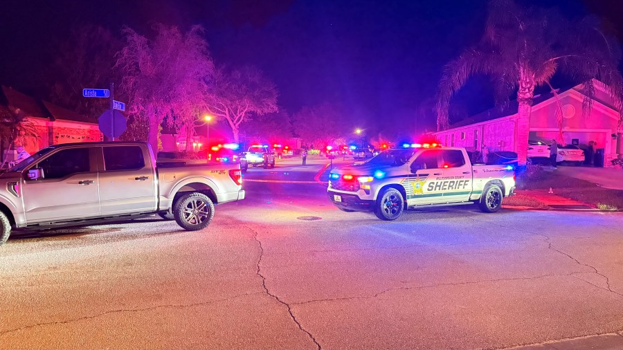 Man shoots, kills estranged wife’s new boyfriend before setting himself(01)