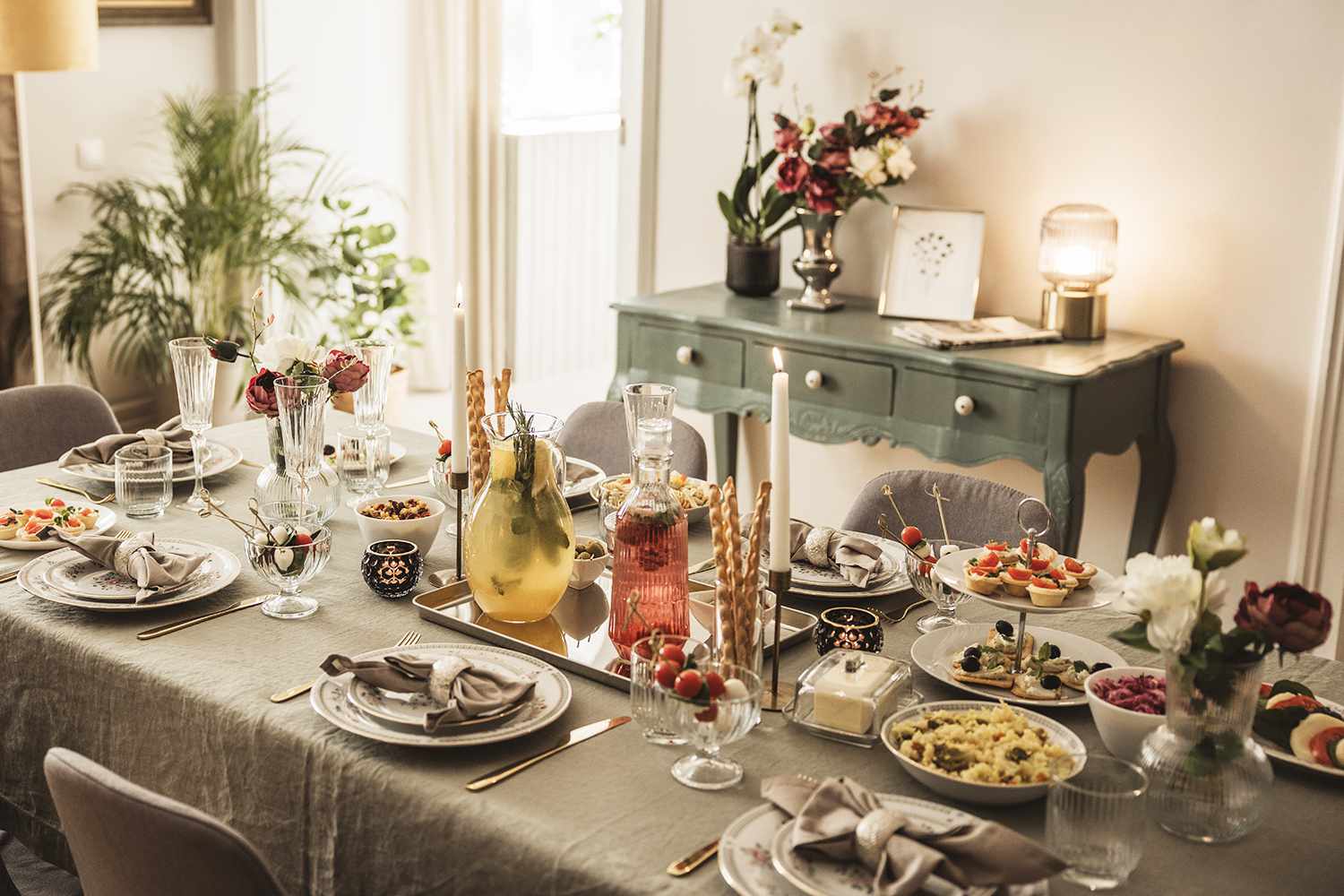 Woman Says Friend Who Comes to All Her Dinner Parties Is No Longer